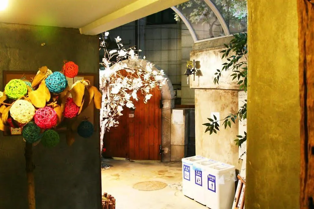 Crib49 Guest House Seoul 2*,